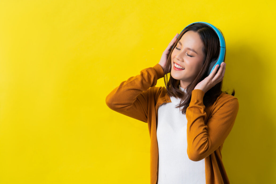 Tips Mendengarkan Musik Yang Aman Bagi Telinga
